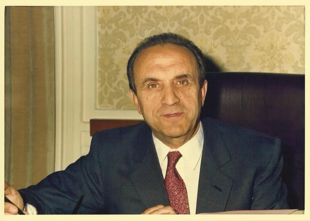 Gian Carlo Ruffino alla scrivania, anni Ottanta